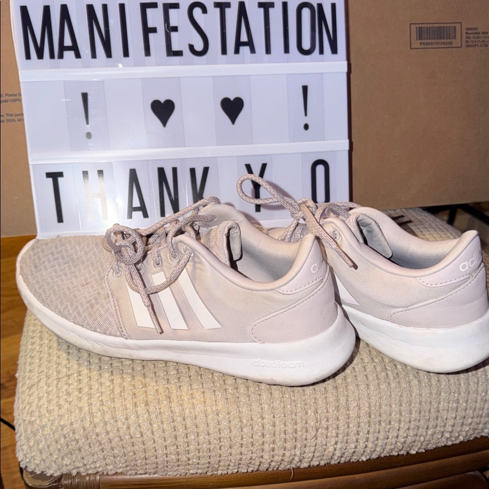 Women’s Adidas Cloudfoam Sneakers size 9 - Picture 2 of 9